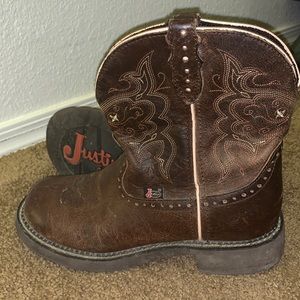 Round toe cowboy booties